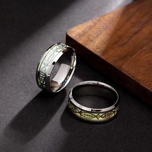 Bague Religieuse Lumineuse en Acier Inoxydable Bande en Titane Brillante Dans le Noir Poisson Jésus Bijoux Chrétiens Homme Femme Cadeau Vintage