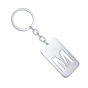 Minimalistischer Schlüsselanhänger aus Edelstahl mit hohlem Buchstaben M Anhänger in Silber