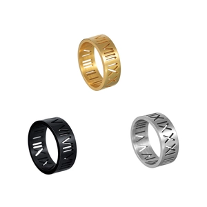 Anillos de acero de titanio calados con números romanos en oro, plata y negro