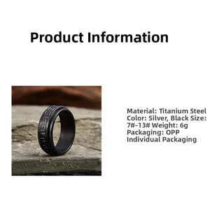 Vue détaillée de la bague rotative noire en acier inoxydable avec motif grec sur pierre