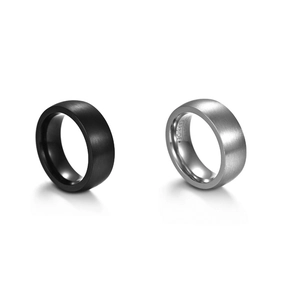 Minimalistisches 8mm Wolframcarbid Ring-Set in Schwarz und Silber mit Matt-Effekt