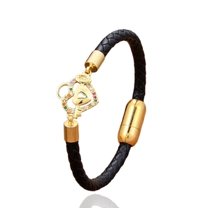 Unisex zwarte gevlochten leren armband met gouden hart-sleutel hanger en gekleurde zirkoon