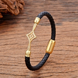 Bracelet pour homme en cuir tressé noir avec breloque dorée sertie de zircons