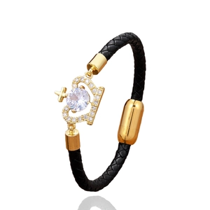 Bracelet bohème en cuir noir avec pendentif couronne cœur et fermoir magnétique en cristal