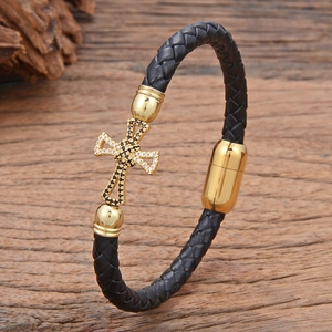Bracciale Vintage in Pelle Intrecciata con Croce Chiusura Magnetica in Acciaio Inossidabile Zirconia Intarsiata Gioielli Religiosi Uomo Donna