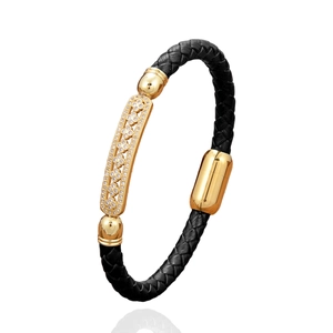Bracelet pour homme en cuir tressé noir avec plaque dorée et incrustation de zircons
