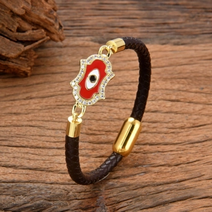Bracelet main de Hamsa en cuir tressé marron avec zircons et œil protecteur doré
