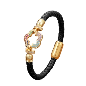 Heren zwart gevlochten lederen armband met gouden klaversluiting en gekleurde zirkoon