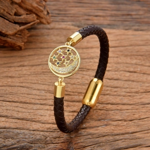 Bracelet cuir tressé avec pendentif lune étoile zircons colorés et fermoir or