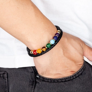 Bracelet pour homme en cuir tressé noir double épaisseur avec sept perles de chakra