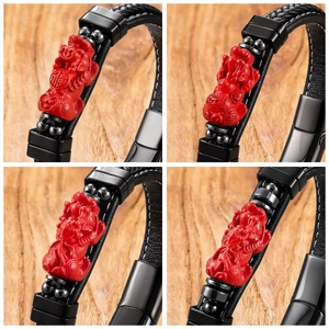 Makroansicht der Cinnabarit PiXiu Details und des schwarzen geflochtenen Lederarmbands