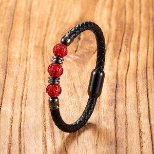 Geflochtenes Lederarmband mit Zinnoberperlen und Magnetverschluss für Paare