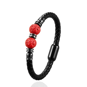 Schwarzes geflochtenes Lederarmband mit Cinnabar-Perlen und Edelstahl-Magnetverschluss