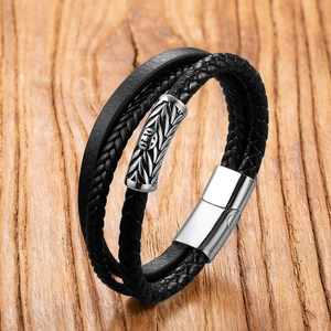 Mehrlagiges geflochtenes Lederarmband für Herren mit graviertem Stahlrohr und Magnetverschluss