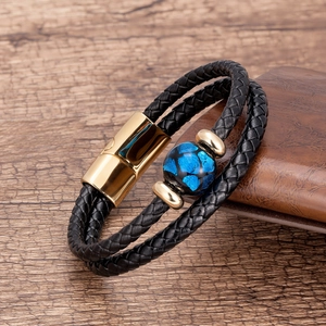 Bracciale doppio in pelle intrecciata con perla di pietra blu e chiusura magnetica dorata