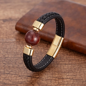 Klassisches geflochtenes Lederarmband für Herren mit Holzperle und goldenem Magnetverschluss
