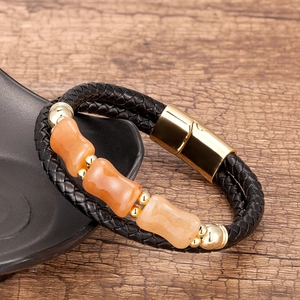 Bracelet tressé en cuir noir avec perles de pierre orange et fermoir magnétique doré