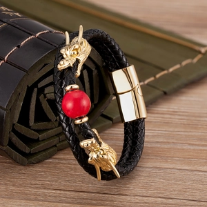 Pulsera de hombre de cuero negro trenzado con dragones dorados y una cuenta roja