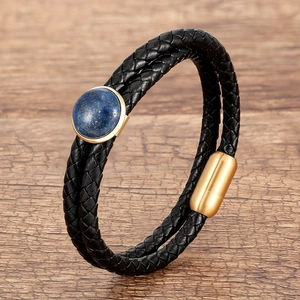 Bracciale a doppio strato in pelle nera con pietra blu tonda e chiusura magnetica