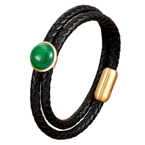 Bracciale doppio in pelle nera con pietra verde e chiusura magnetica dorata