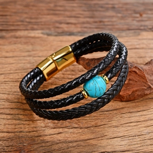 Bracciale in pelle intrecciata a tre strati con perla turchese e chiusura magnetica d'oro