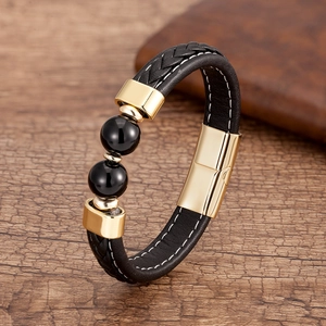 Bracelet en cuir tressé noir avec fermoir magnétique doré et perles en pierre noire