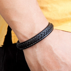 Bracelet minimaliste en cuir tressé noir pour hommes avec coutures blanches contrastées
