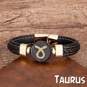 Détail du bracelet zodiaque Taureau en cuir noir tressé avec fermoir doré poli