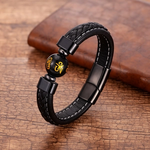 Bracelet multicouche en cuir tressé pour homme avec perle Sanskrit dorée et fermoir aimanté