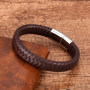 Bracciale da uomo in pelle intrecciata marrone vintage con chiusura magnetica in acciaio