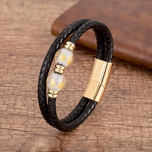 Bracelet pour homme en cuir tressé noir avec fermoir magnétique doré et perles
