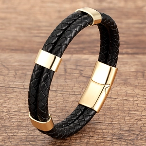Bracelet double couche en cuir tressé noir avec boucle et accents en acier inoxydable doré