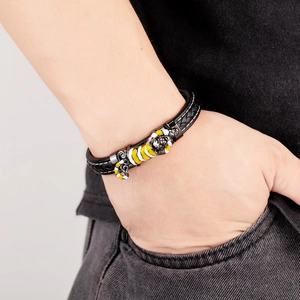 Bracciale da uomo in pelle nera intrecciata con ciondolo a testa di tigre in smalto alla moda