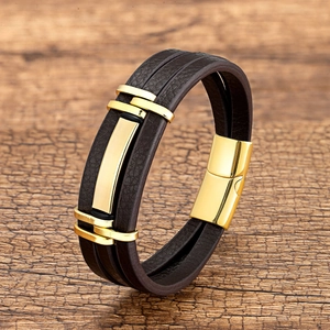 Meerlaagse bruine gevlochten leren herenarmband met gouden magnetische sluiting