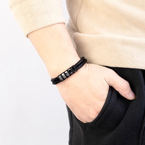 Bracelet pour hommes en cuir tressé noir double couche avec carrés en métal poli
