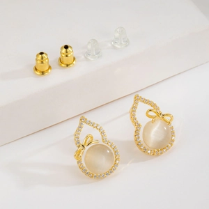 Élégantes boucles d'oreilles gourde dorées avec pierre œil de chat et nœud en zircon brillant