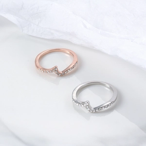 Elegant V-shaped wavy zircon rings in rose gold and silver finish for women