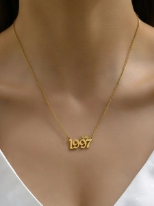 Detailaufnahme der goldenen Kronen-Jahrgangskette 1997 aus 18K Edelstahl für Damen