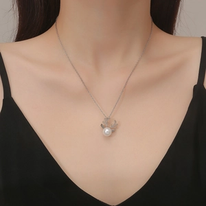 Elegant Silver Stainless Steel Reindeer Artificial Pearl Necklace For Women Christmas Deer Antler Pendant Rhinestone Jewelry Gift