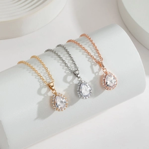 Collier en Zirconia Goutte d'Eau Larmes d'Ange pour Femme en Cuivre Électroplaqué Pendentif Halo Poire Bijoux de Mode
