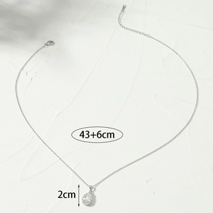 Élégant collier larmes d'ange avec pendentif goutte en zircon et halo de cristal argenté