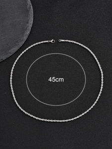 Détail d'une chaîne corde en acier inoxydable argenté de 3 mm avec longueur de 45 cm et fermoir