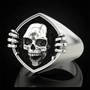 Retro Punk Totenkopf Ring für Herren in Silber mit Schildform und Knochenhänden
