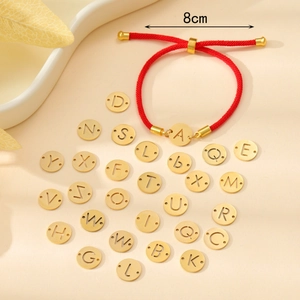 Bracelet ajustable en corde rouge avec pendentifs lettres en titane doré de A à Z