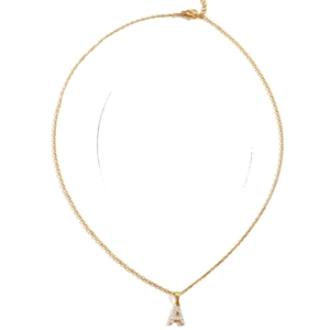 Elegante collar bañado en oro con un colgante de letra A con cristales pavé brillantes