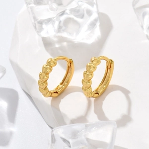 Fashionable gold-plated bamboo geometric hoop earrings with heart-shaped connected link design