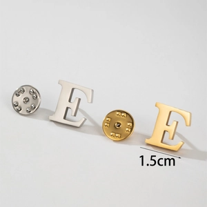 Minimalist 1.5cm stainless steel letter E brooch with polished gold and silver finish