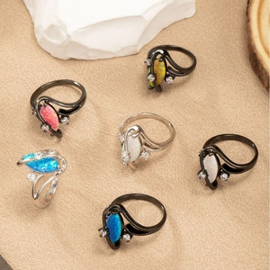 Set di 6 anelli lussuosi a forma di S in nero e argento con opale marquise e diamanti laterali