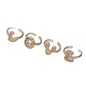 Set di 4 anelli regolabili LOVE in argento con design creativo in metallo fluido