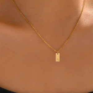 Collana con Pendente Quadrato con Iniziali in Acciaio al Titanio da Donna Placcato Oro Alfabeto Rettangolare Gioielli